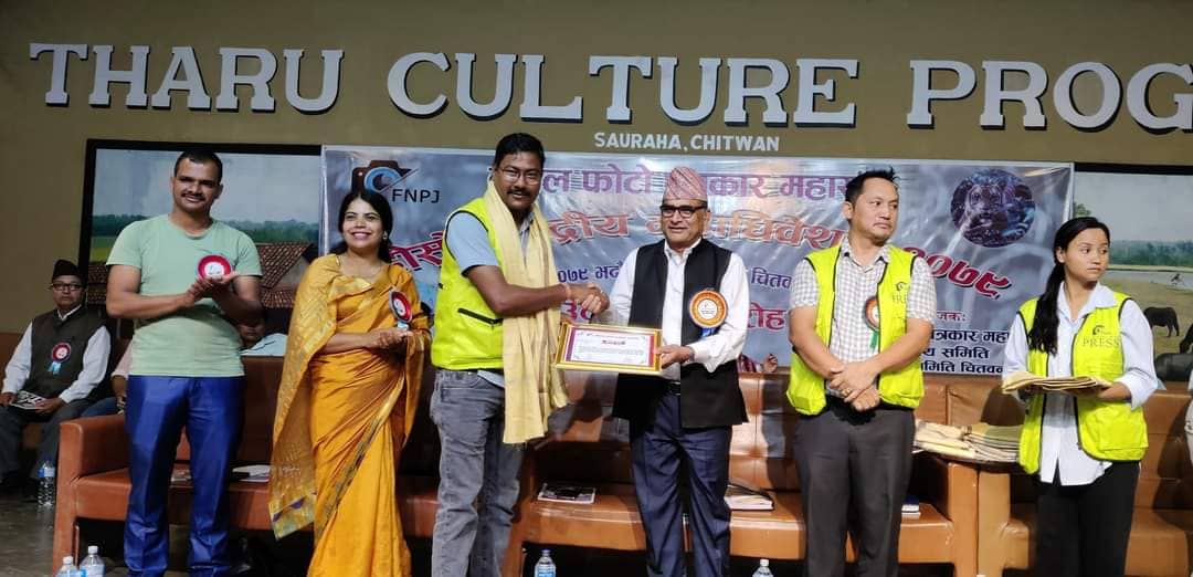 फोटो पत्रकार महासंघ मधेश प्रदेशका अध्यक्ष देखी जिल्लाका अध्यक्ष समेत समानित