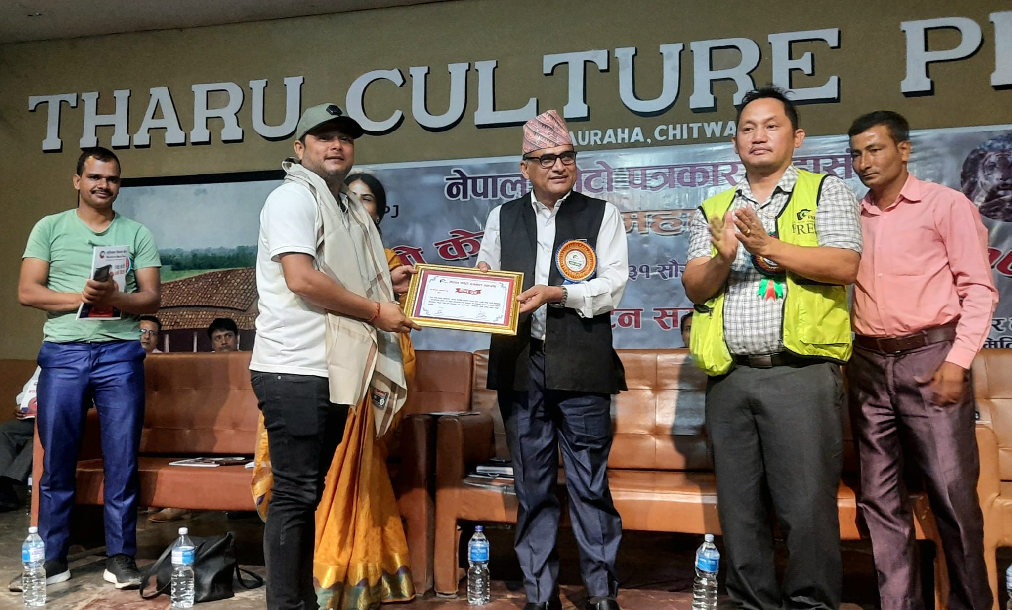 फोटो पत्रकार महासंघ मधेश प्रदेशका अध्यक्ष देखी जिल्लाका अध्यक्ष समेत समानित