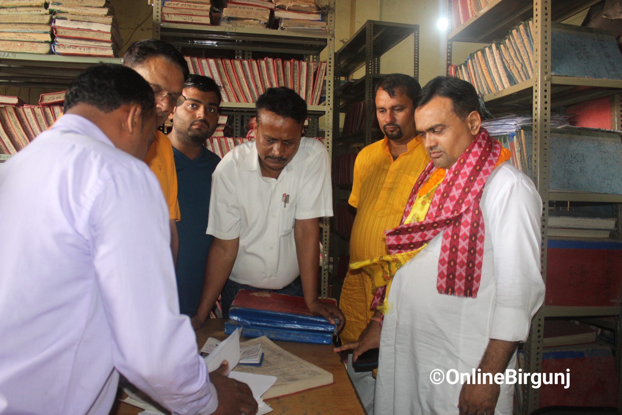 वीरगञ्जको यातायात कार्यालयमा श्रम तथा यातायातमन्त्री सिँहद्वारा अनुगमन