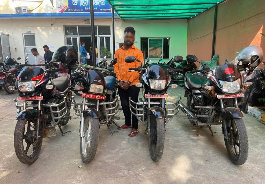वीरगञ्ज : एकैदिन ४ वटा माेटरसाइकल चाेर्ने युवक पक्राउ