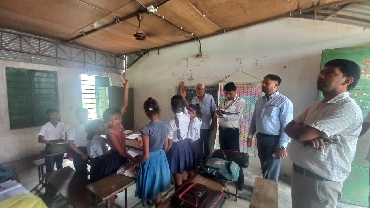 सामुदायिक विद्यालयमा छड्के अनुगमन, अनुपस्थित प्रअ र शिक्षकसँग स्पष्टिकरण माग