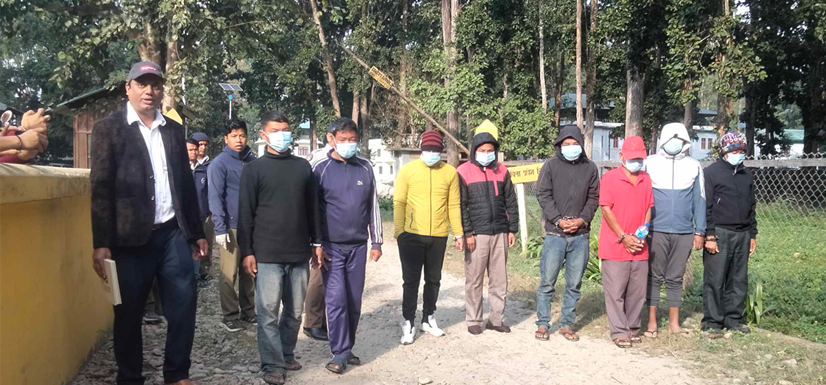 गैँडाको मारेको आरोपमा ८ जना पक्राउ