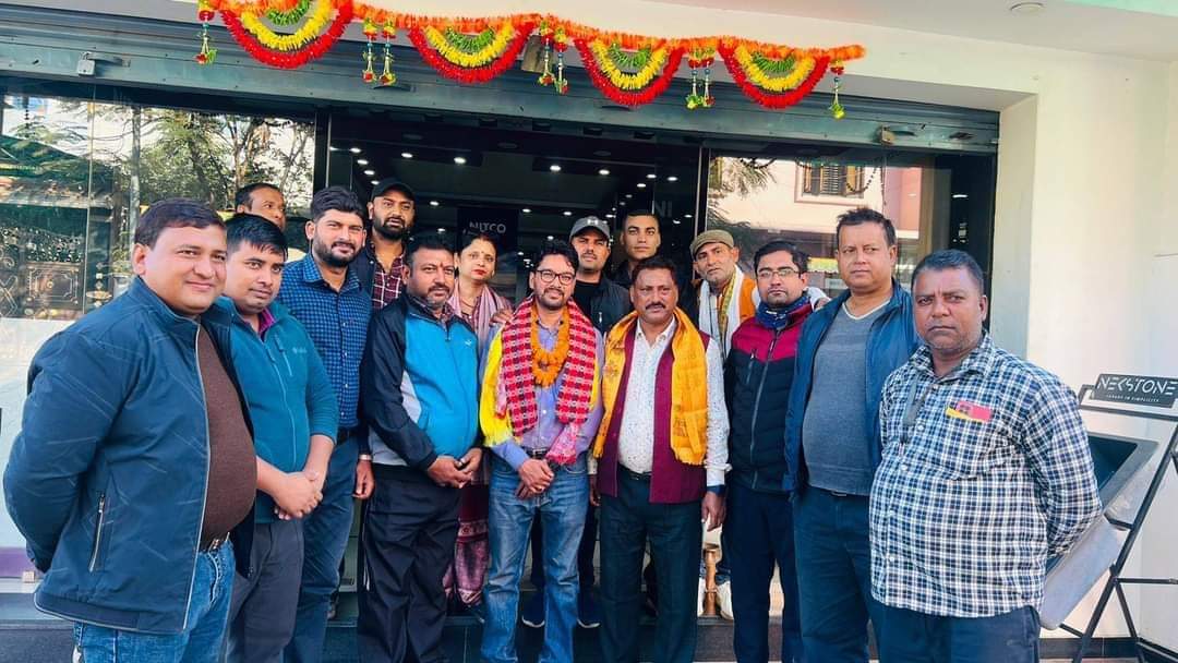 जि पि कोइराला फाउन्डेसन द्वारा नारायणी अस्पताल बिकास समितिका अध्यक्ष गुप्तालाई सम्मान ।