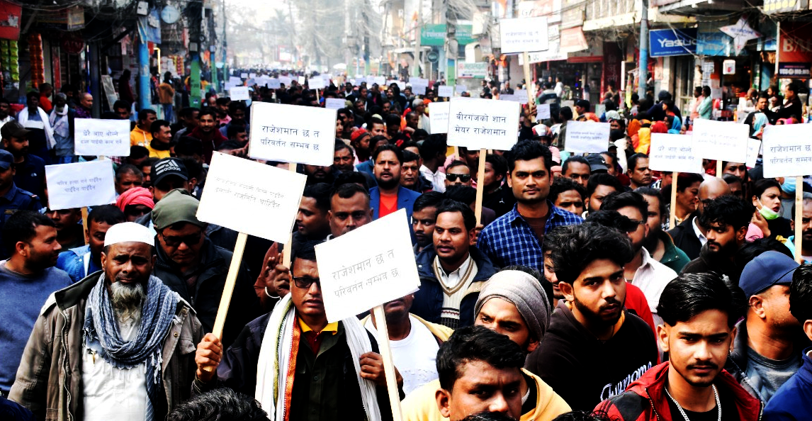 वीरगन्जबासी उत्रिए मेयर सिंहको समर्थनमा  सडकमा
