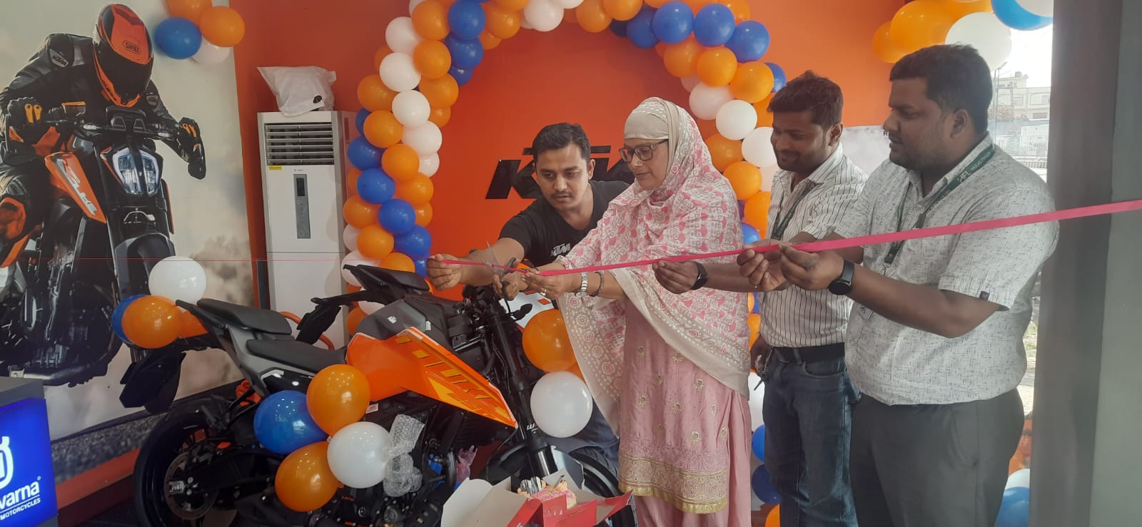 KTM 250DUKE GEN-3 मोटरसाईकल नेपाली बजारमा,वीरगंजमा पुर्वमन्त्री वेगमले गरिन सार्वजनिक