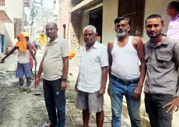 घडीअर्वामा सडक ढलान, खुशी हुदैं स्थानीयलेपनि गरे श्रमदान