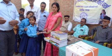 पंखा तथा शैक्षिक समाग्री अहमदिया संघ नेपाल द्वारा सहयोग
