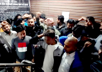 ‘नेरुडे(मिर्मिरे’ लघुवित्त वित्तीय सँस्थामा कर्मचारीलाई पेल्न खोजेपछि अनिश्चितकालीन तालाबन्दी