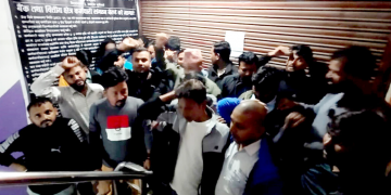 ‘नेरुडे(मिर्मिरे’ लघुवित्त वित्तीय सँस्थामा कर्मचारीलाई पेल्न खोजेपछि अनिश्चितकालीन तालाबन्दी