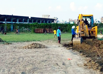 पर्साको नारायणी रंगशाला परिसर रहेको  क्रिकेट मैदान स्तरोन्नति गरिँदै