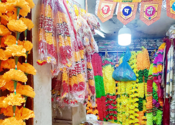 कोहलपुरमा र कैलालीमा प्लाष्टिकका फूलगुच्छा तथा मालाको प्रयोगमा रोक