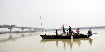 सर्लाही र रौतहट जिल्ला जोड्ने निर्माणाधीन पुलको पिलर र स्लेभ बगाउँदा करोडौँको क्षति