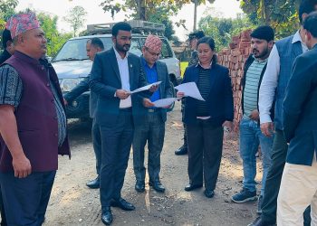 झापाका विभिन्न स्थानहरूमा निर्माणाधीन खानेपानी परियोजनाको स्थलगत अनुगमन गर्दै –मन्त्री यादव