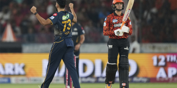 गुजरातसँग चलेन हैदरावादको ब्याटिङ