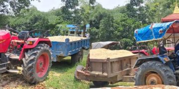 स्थानीय स्रोत संरक्षणको प्रयास : जमुनिया खोलाबाट अवैध रूपमा उत्खनन गरिएको गिट्टी–बालुवासहित दुई ट्याक्टर नियन्त्रणमा