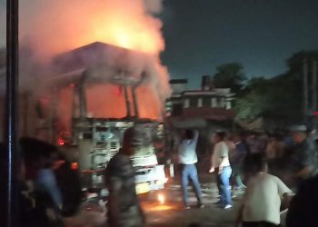 भैरहवा भन्सार नजिक नून बोकेको भारतीय ट्रकमा आगलागी