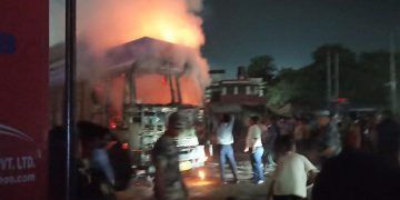 भैरहवा भन्सार नजिक नून बोकेको भारतीय ट्रकमा आगलागी