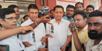 सुनचाँदी व्यवसायीको आन्दोलन: पसलमा ताल्चा, चाबी प्रशासन कार्यालयमा बुझाए
