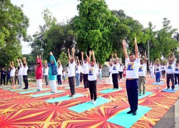 वीरगंजमा अन्तर्राष्ट्रिय योग दिवसको भव्य उत्सव “वसुधैव कुटुम्बकम्” को भावनाले गुञ्जियो शंकराचार्य गेट