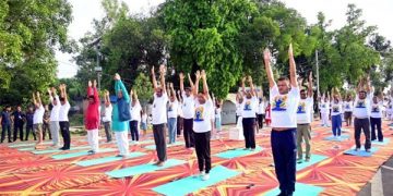 वीरगंजमा अन्तर्राष्ट्रिय योग दिवसको भव्य उत्सव “वसुधैव कुटुम्बकम्” को भावनाले गुञ्जियो शंकराचार्य गेट