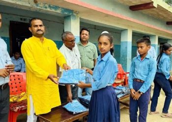 जगरनाथपुर गाउँपालिकाद्वारा उत्कृष्ट विद्यार्थीलाई पोशाक वितरण, शिक्षामा प्रोत्साहनको नयाँ प्रयास