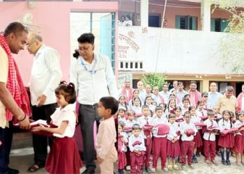 वीरगन्ज–१० का ३३८ विद्यार्थीलाई विद्यालय पोशाक, शिक्षामा पहुँच विस्तार गर्ने उद्देश्य