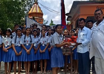 साउथ जोन सेकेन्ड्री स्कुलका विद्यार्थीद्वारा जिराभवानी मन्दिरमा पंखा प्रदान