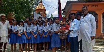 साउथ जोन सेकेन्ड्री स्कुलका विद्यार्थीद्वारा जिराभवानी मन्दिरमा पंखा प्रदान