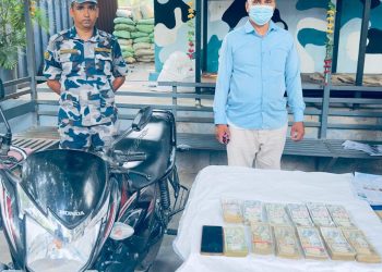 सशस्त्र प्रहरीद्वारा स्रोत नखुलेको नगदसहित एकजना वीरगञ्जबाट पक्राउ, ८ लाख रुपैयाँ बरामद