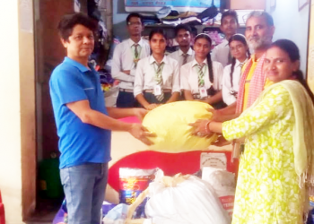 कंचनजंघा स्कुलद्वारा वीरगन्ज कपडा बैंकलाई कपडा तथा नगद सहयोग