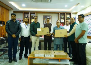 भास्कर हर्वास्युटिकल्सद्वारा वीरगंज महानगरलाई पाँच थान ल्यापटप सहयोग