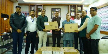 भास्कर हर्वास्युटिकल्सद्वारा वीरगंज महानगरलाई पाँच थान ल्यापटप सहयोग