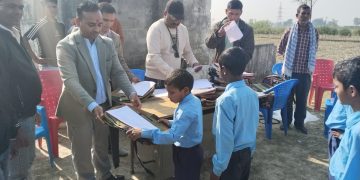 अनिल शाहको पहलमा परवानीपुर–१ मा ७० विद्यार्थीलाई शैक्षिक सामग्री  वितरण