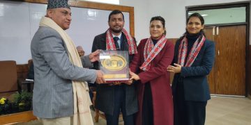 नेशनल मेडिकल कलेजद्वारा डीन प्रा.डा. मोहन राज शर्मा र क्याम्पस प्रमुख प्रा.डा. सुरेश उप्रेती सम्मानित