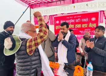 वीरगन्ज–२ का पूर्व वडाध्यक्ष शेख अब्बास एमालेमा प्रवेश, प्रदीप यादवद्वारा स्वागत गर्दै भने– “जनताको दुःखसुखमा साथ दिनेले नै जित्नुपर्छ”