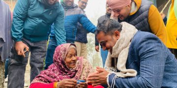 बीरगंज–२४ रामगढवा बहुवारीमा रास्वपाको घरदैलो : जेष्ठ नागरिकको आशिर्वाद, युवाको साथ—‘नयाँ नेतृत्वले विकासमा परिवर्तन ल्याउँछ’