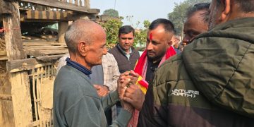 पर्सा–३ का गाउँगाउँमा पुगेर जनसंवाद गर्दै एमाले उम्मेदवार रुपेश कुमार पाण्डेय