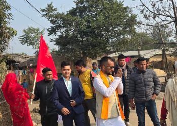 सखुवा प्रसौनी–२ मा नेकपा एमाले उम्मेदवार रूपेश कुमार पाण्डे को घरदैलो, युवा नेतृत्वप्रति जनसमर्थन