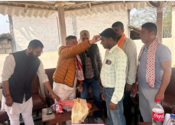 पर्सागढीमा कांग्रेसको शक्ति विस्तार, सुरज मानन्धर र वडाध्यक्ष शेख खुर्शेदलाई खादा ओढाएर भव्य स्वागत