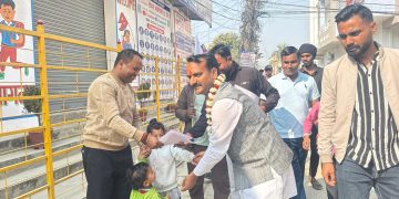 राधेमाई टोलमा उज्यालो नेपाल पार्टीको घरदैलो कार्यक्रम, उम्मेदवार सिंहलाई भव्य स्वागत