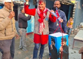 मुर्लीमा रास्वपा उम्मेदवार हरि पन्तलाई काँवर बोकाएर घरदैलो, स्थानीयको उत्साहजनक समर्थन