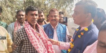 पर्सा–२ मा कांग्रेस उम्मेदवार चौरसियालाई समर्थन, एमालेका जिल्ला सदस्यसहित कांग्रेस प्रवेश