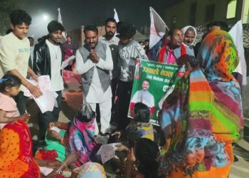 प्रसौनी र सबैठवामा पर्सा निर्वाचन क्षेत्र नम्बर १ प्रतिनिधि सभा सदस्य का उम्मेदवार रामकिशोर सिंहको रात्रि घरदैलो कार्यक्रम सम्पन्न