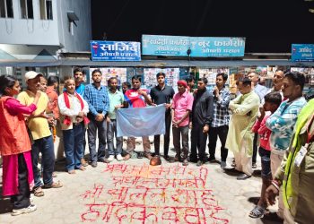 पहिलो मधेशी प्रधानमन्त्री बनेको अवसरमा वीरगञ्जमा युवाद्वारा दीप प्रज्वलन, बलेन शाह लाई बधाई