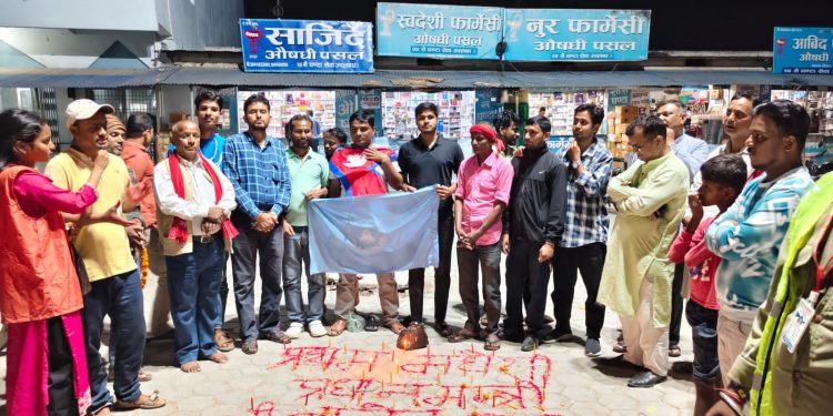 पहिलो मधेशी प्रधानमन्त्री बनेको अवसरमा वीरगञ्जमा युवाद्वारा दीप प्रज्वलन, बलेन शाह लाई बधाई