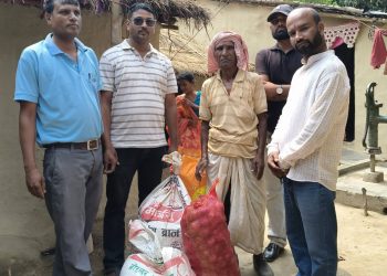 “कानु युथ वीरगन्ज” नामक संस्थाले आर्थिक रूपमा विपन्न एक परिवारलाई  खाद्यान्न सामग्री सहयोग