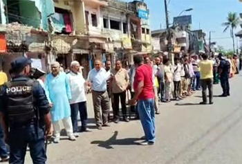 वीरगन्ज मेनरोड विस्तारविरुद्ध मानव सांग्लो