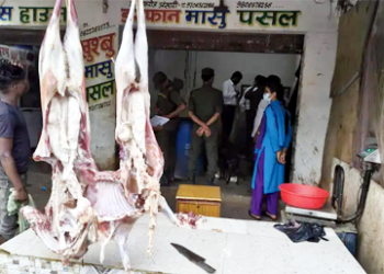 वीरगन्जका मासु पसलमा अनुगमन – मिसावटयुक्त मासु जफत, पसलेलाई जरिवाना