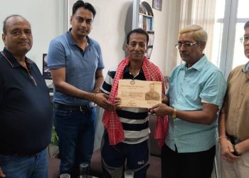 चर्चित खेलाडी तथा गायक अशोक प्रधान सम्मानित