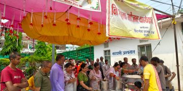 नारायणी अस्पतालमा निःशुल्क भोजन सेवालाई खाद्यान्न सहयोग